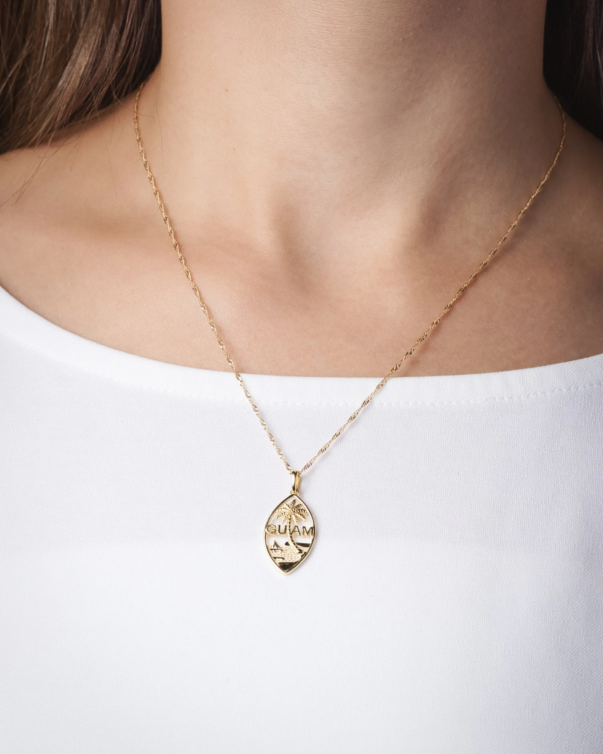 14K Yellow Gold Guam Seal Plain Pendant VINCE