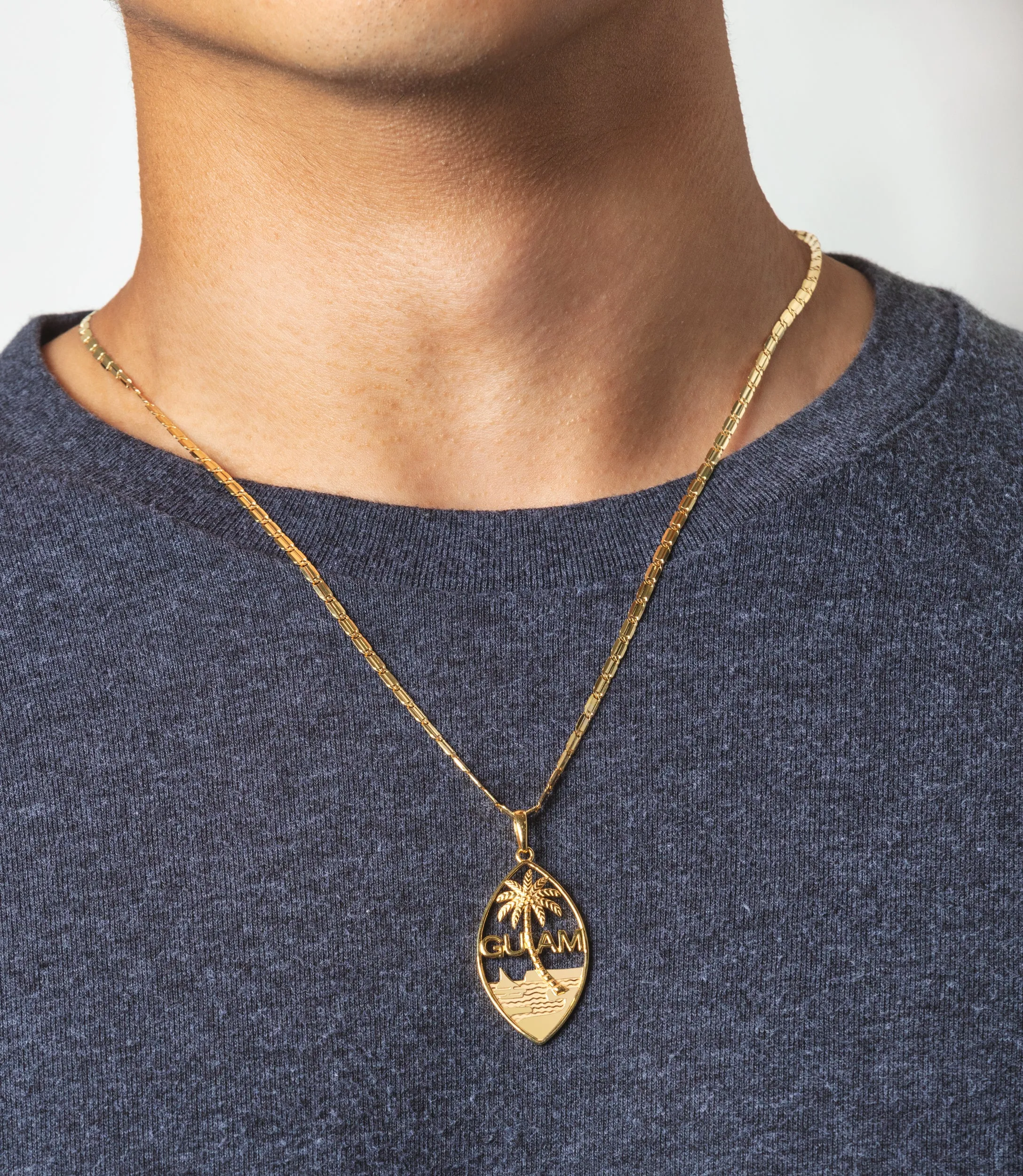 14K Yellow Gold Guam Seal Plain Pendant VINCE