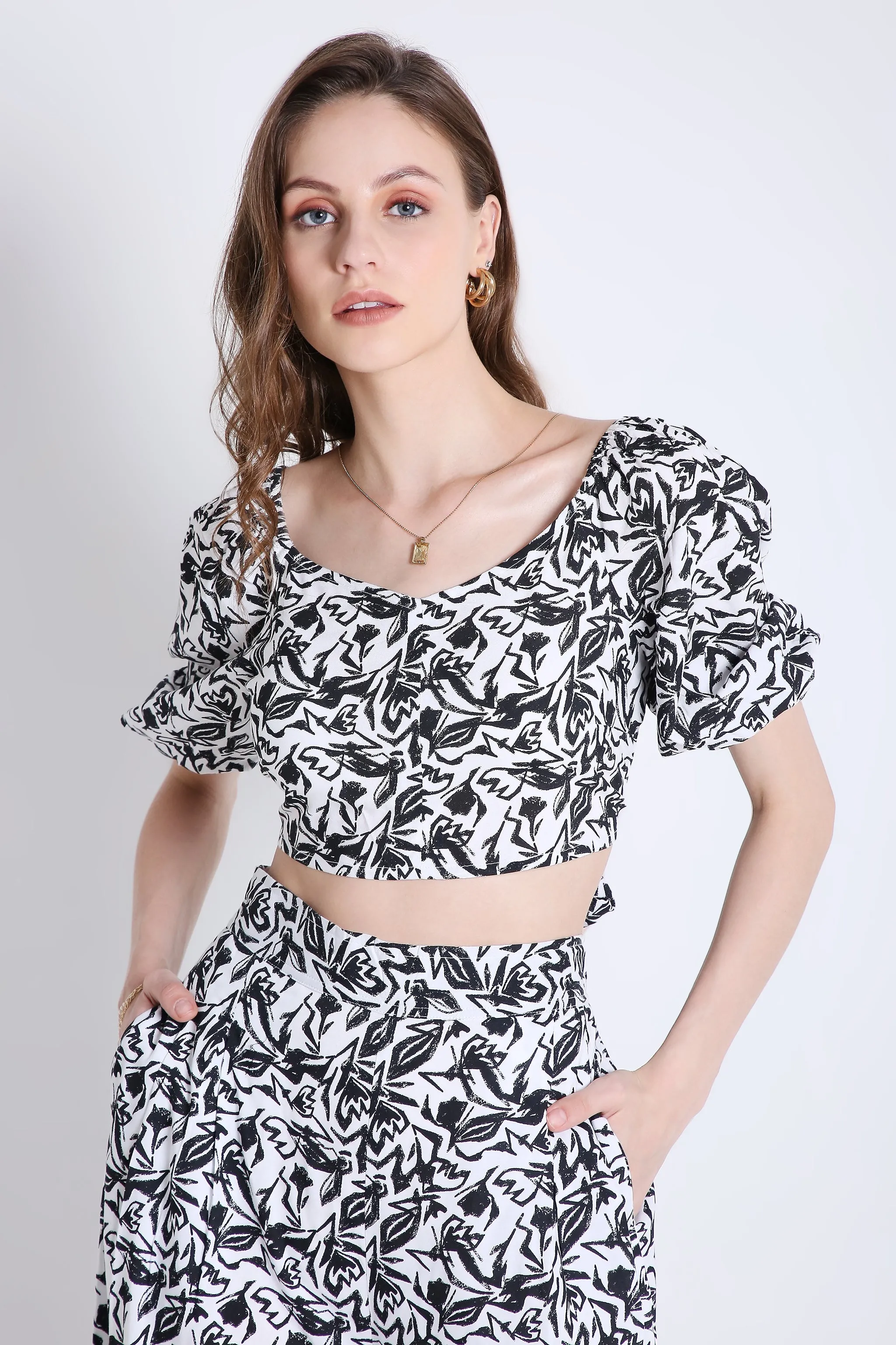 Black And White Floral Crop Top French Theory